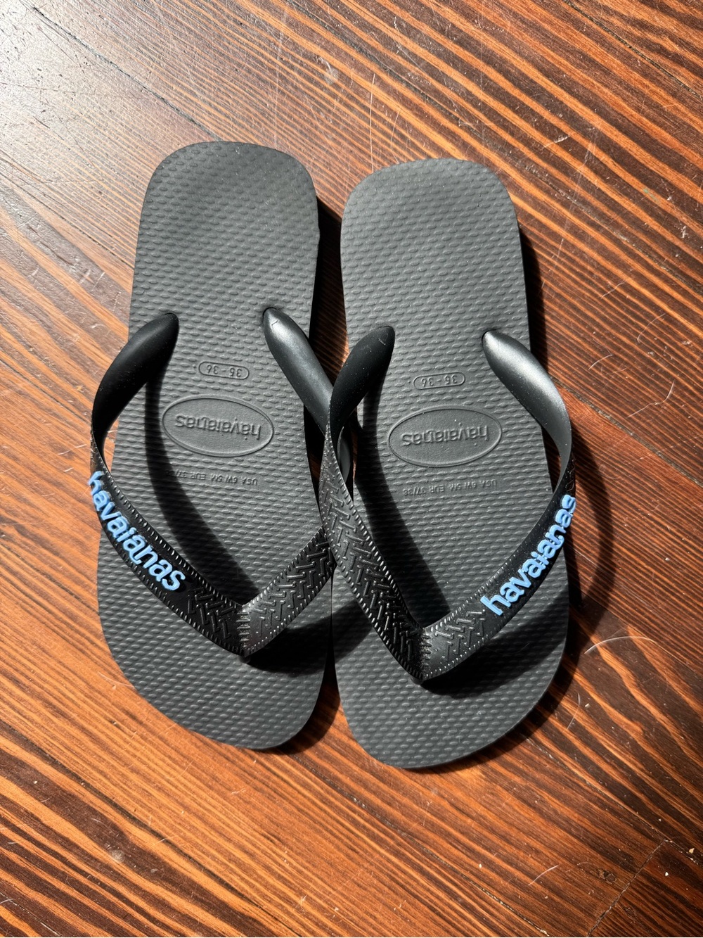 Black Havaianas EUC size 35 - 36